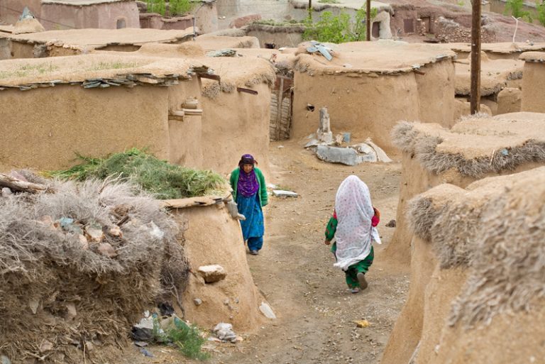 روستاهای عجیب ایران از روستای ۱۲۳ هزار ساله تا روستای نابینایان