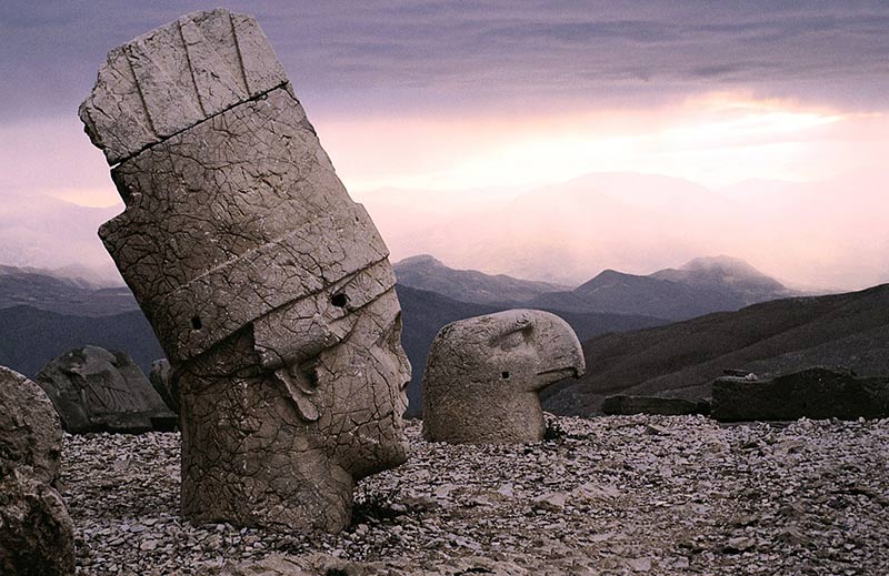 کوه زیبا و تاریخی نمرود در ترکیه