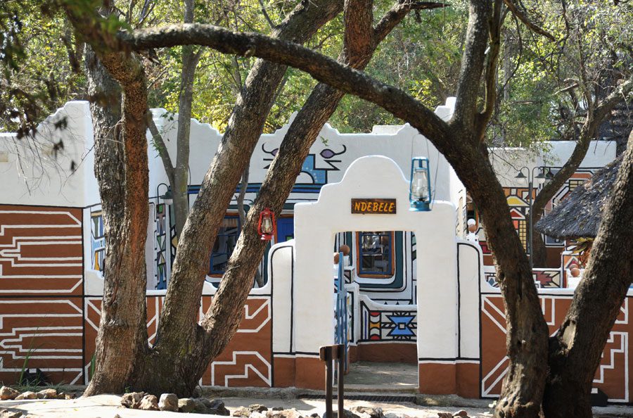 دهکده فرهنگی لسدی آفریقای جنوبی (معروف به روستای رنگین کمان)