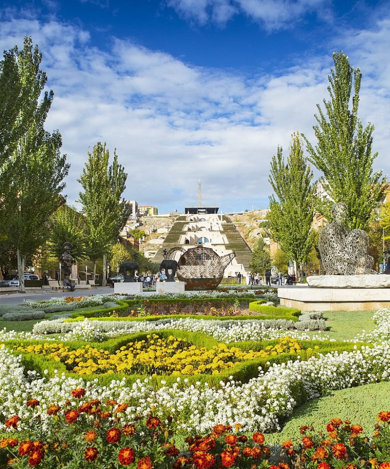 کاسکاد ایروان در ارمنستان معروف به هزارپله پارک تامانیان