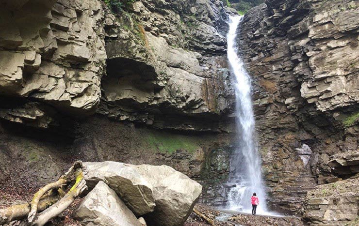 جاذبه زیبای آبشار جلسنگ لفور مازندران
