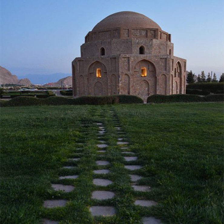 گنبد جبلیه (گنبد گبری) بنای سنگی کرمان