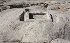 حوضچه دختر گبر اقلید مکان تاریخی سنگی