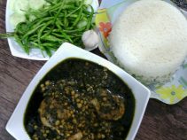 خورش مرغ ترش از لذیذترین غذاهای گیلانی
