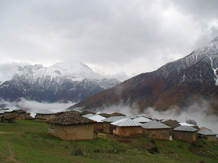 روستای نوشا تنکابن پوشیده از ابر
