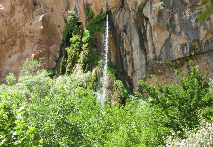 آبشار شاه لولاک آبشار 70 متری کوه های زاگرس