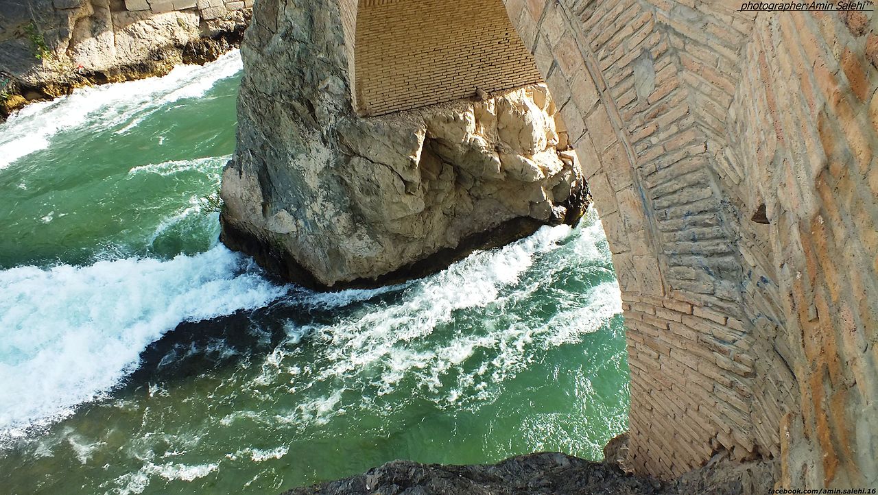 جاذبه ی دیدنی پل تاریخی زمان خان شهرکرد