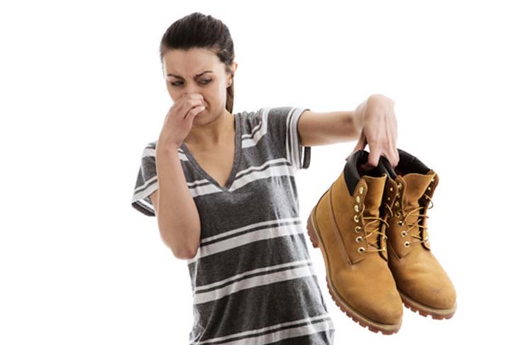 7 علت بوی بد بدن در سفر و راه های مقابله با آن
