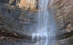 آبشار تارم نی ریز بزرگترین آبشار فصلی خاورمیانه
