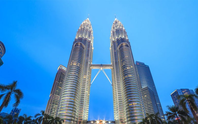 جاذبه گردشگری برج‌ های دوقلوی پتروناس مالزی دارای بلندترین پل هوایی جهان