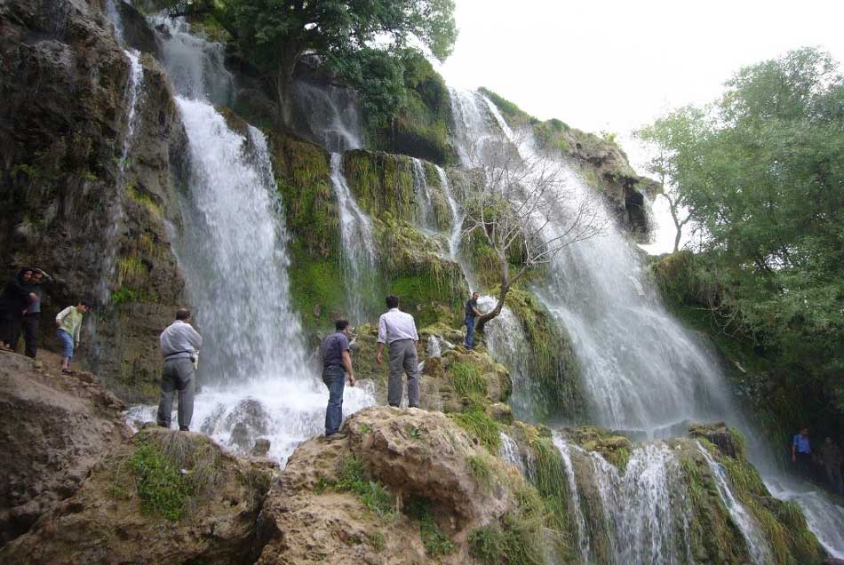 جاذبه ی زیبای طبیعی آبشار نیاسر کاشان