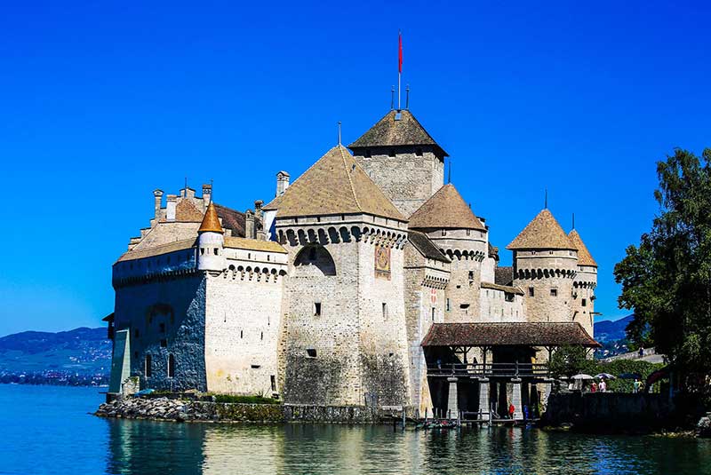 جاذبه دیدنی و تاریخی قلعه شیون واقع در کشور سوئیس