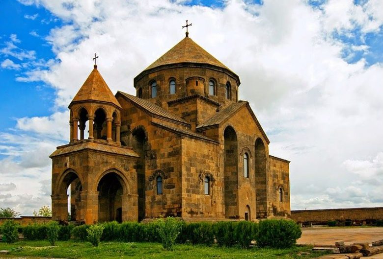 معرفی جاذبه ی تاریخی کلیسای موجومبار (هریپسیمه مقدس) 