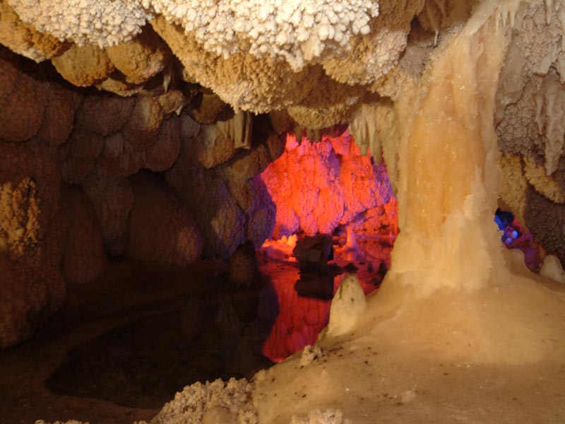 معرفی غار آغ بولاغ بستان آباد، از نوع غارهای استالاکتیت