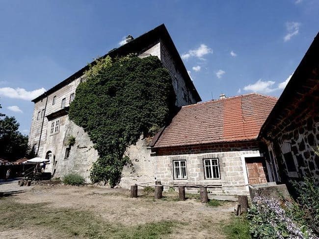 معرفی قلعه مخوف هوسکا معروف به دروازه جهنم در کشور چک