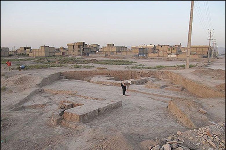 جاذبه ی تارخی تپه حاجی فیروز با قدمت چند هزار ساله
