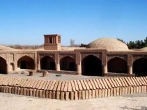 جاذبه ی تاریخی کاروانسرای نیستانک متعلق به دوره قاجار