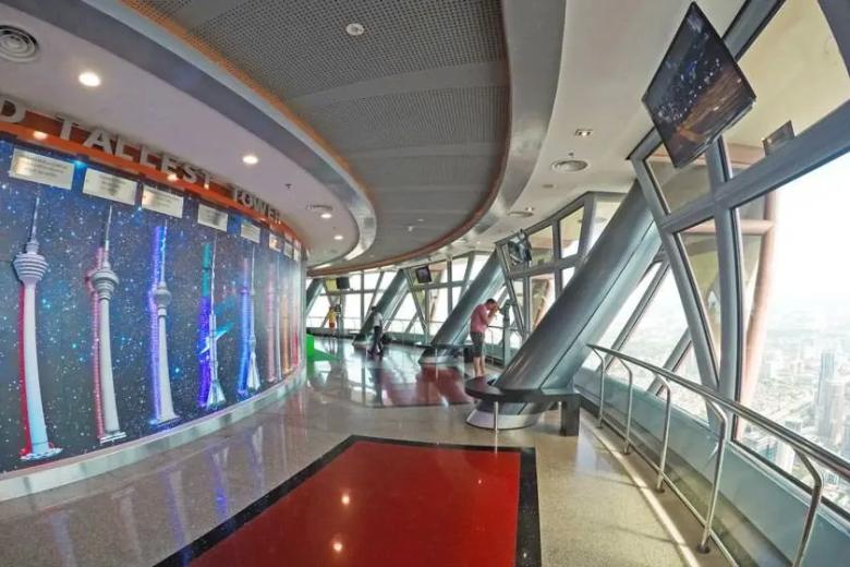 جاذبه دیدنی و تفریحی برج کوالالامپور| برج KL