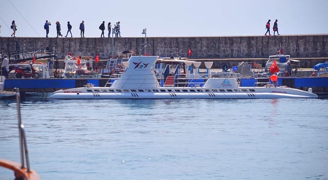 بندر قدیمی آنتالیا در زمان غروب آفتاب