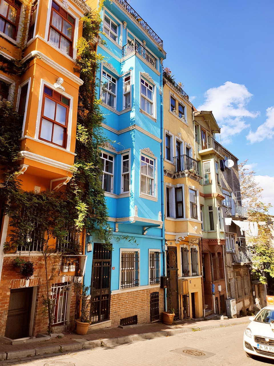 نمای خانه‌های رنگارنگ در محله بالات استانبول