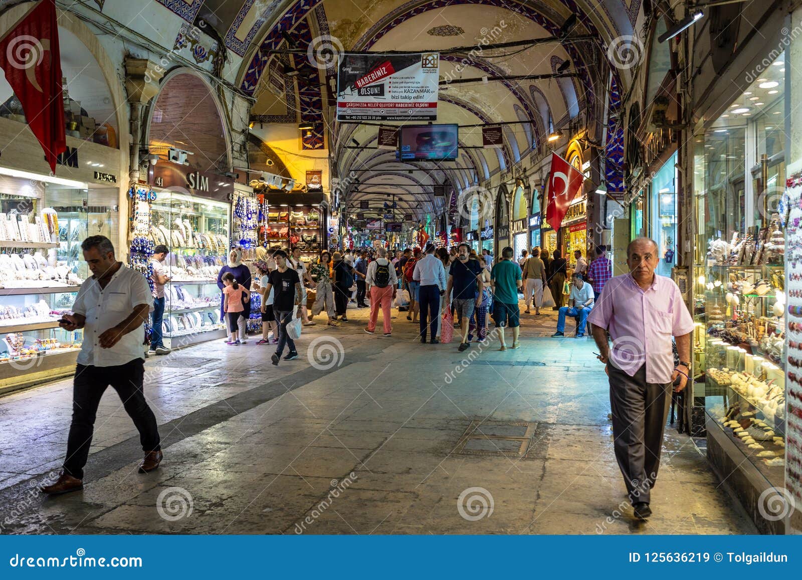 داخل بازار بزرگ استانبول