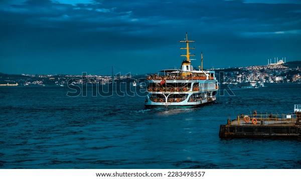 کشتی‌های مسافربری استانبول در تنگه بسفر