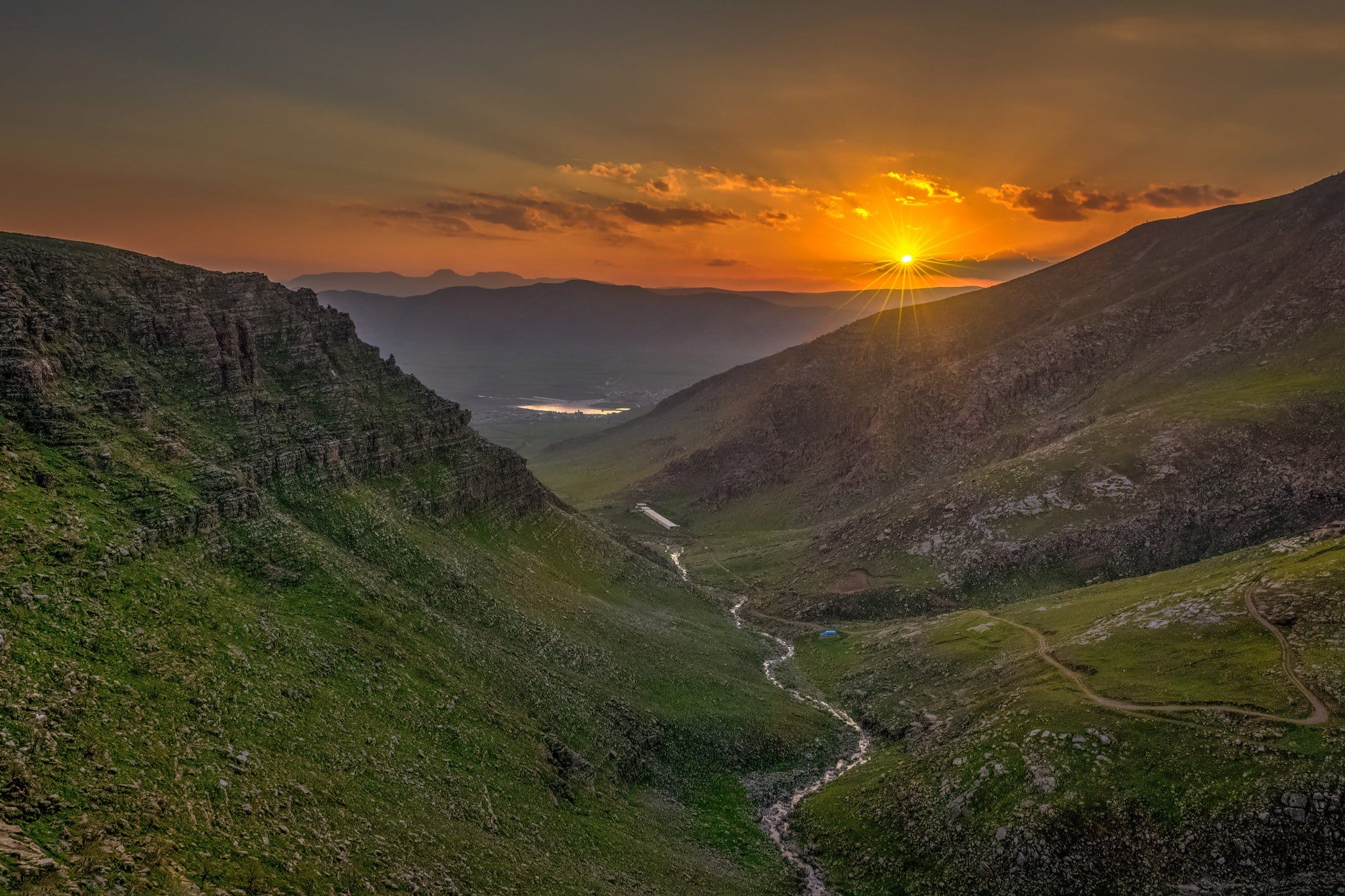 تصویر مرتبط با kurdistan-misty-mountains.jpg