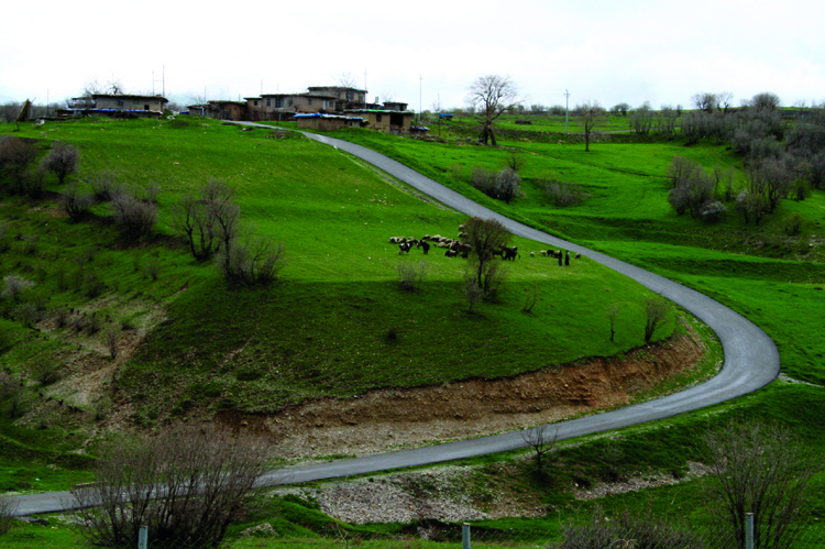 روستای اورامان تخت کردستان در فصل بهار