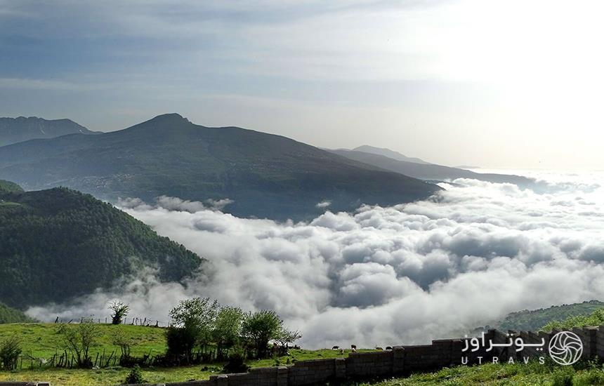 چشم‌انداز اقیانوس ابر در ارتفاعات فیلبند