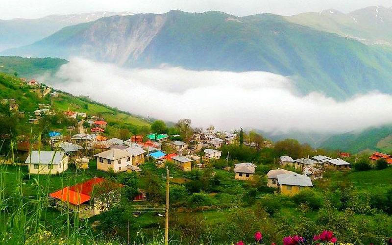 روستای ییلاقی فیلبند مازندران در میان مه