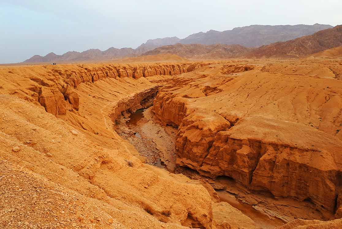 طبیعت بکر و صخره‌های فرسایشی کال جنی