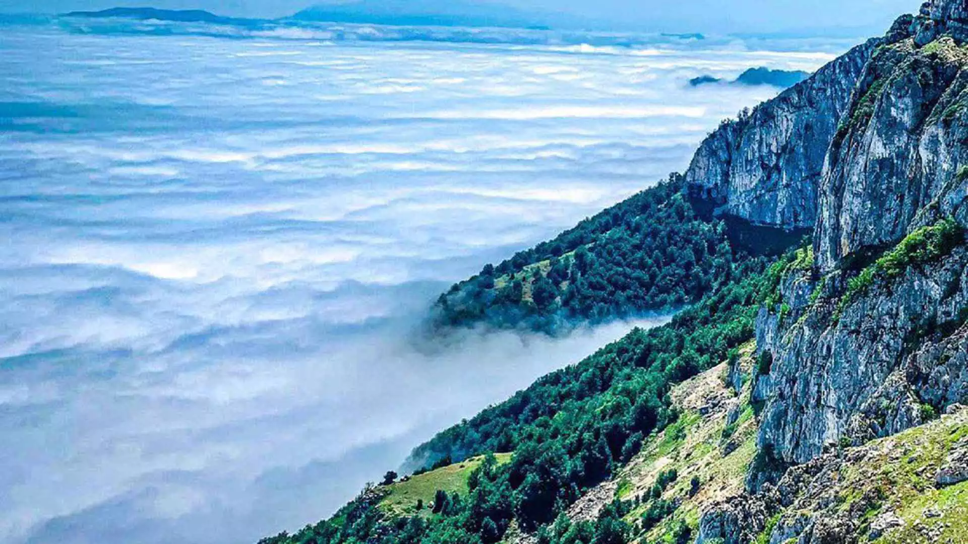 دیوار ابر ییلاق اوپرت سمنان