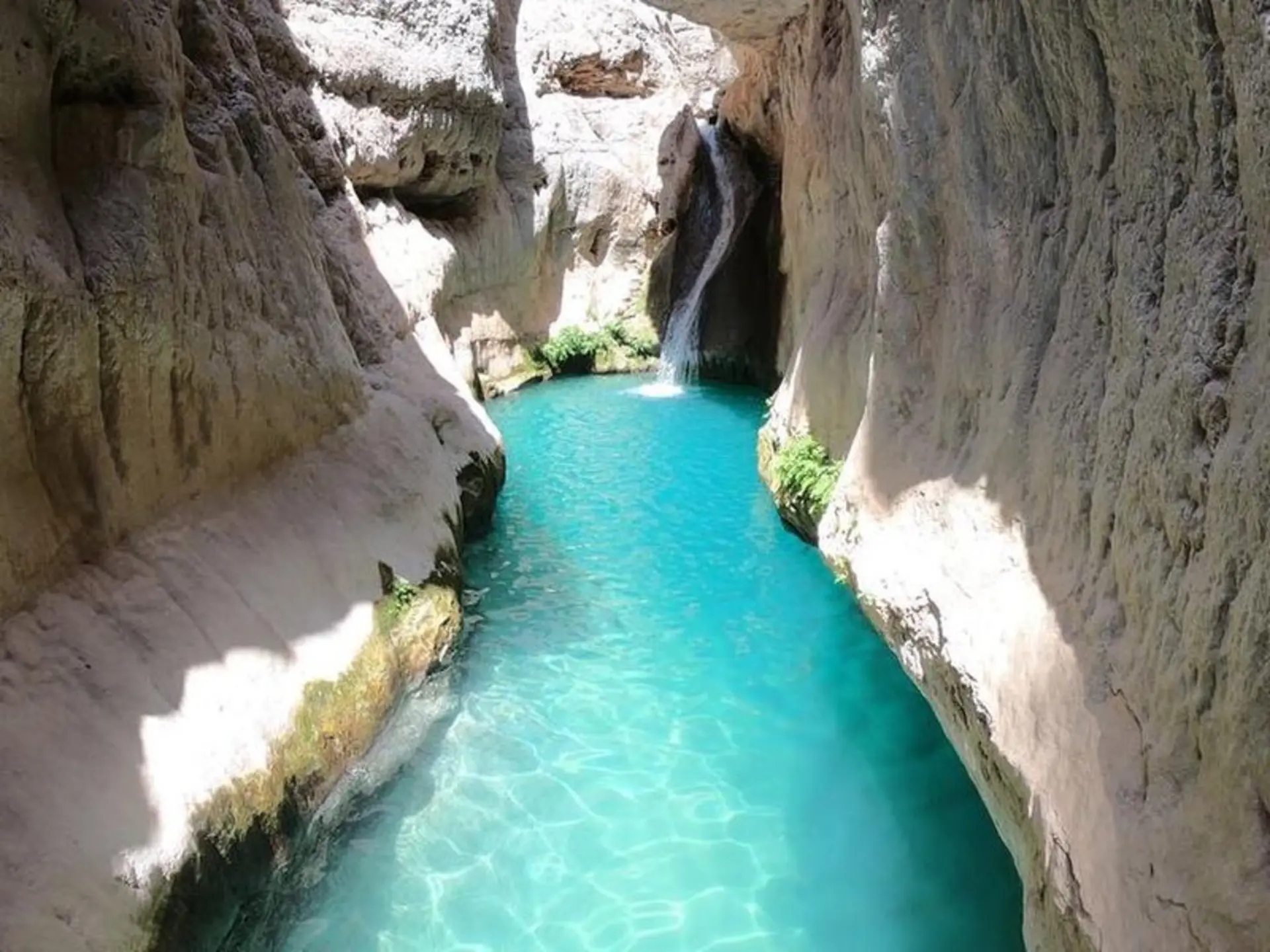 نمای صخره‌های تنگه رغز
