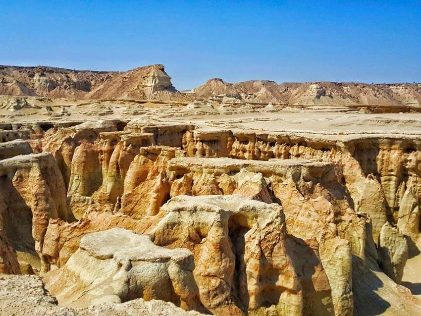 دالان‌های تودرتو و عمیق دره ستارگان قشم