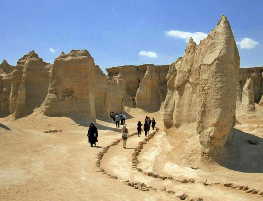 آسمان شب پر ستاره بالای دره ستارگان قشم