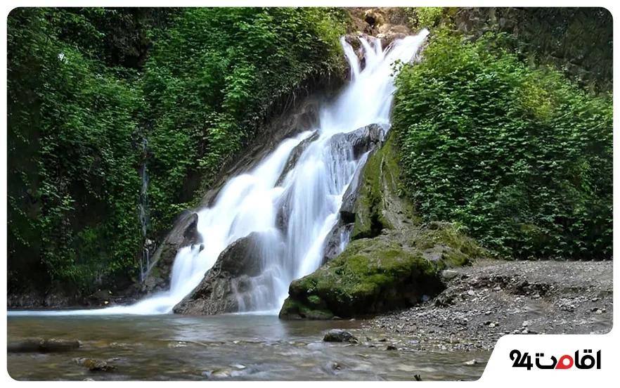 پله های سنگی مسیر آبشار کبودوال