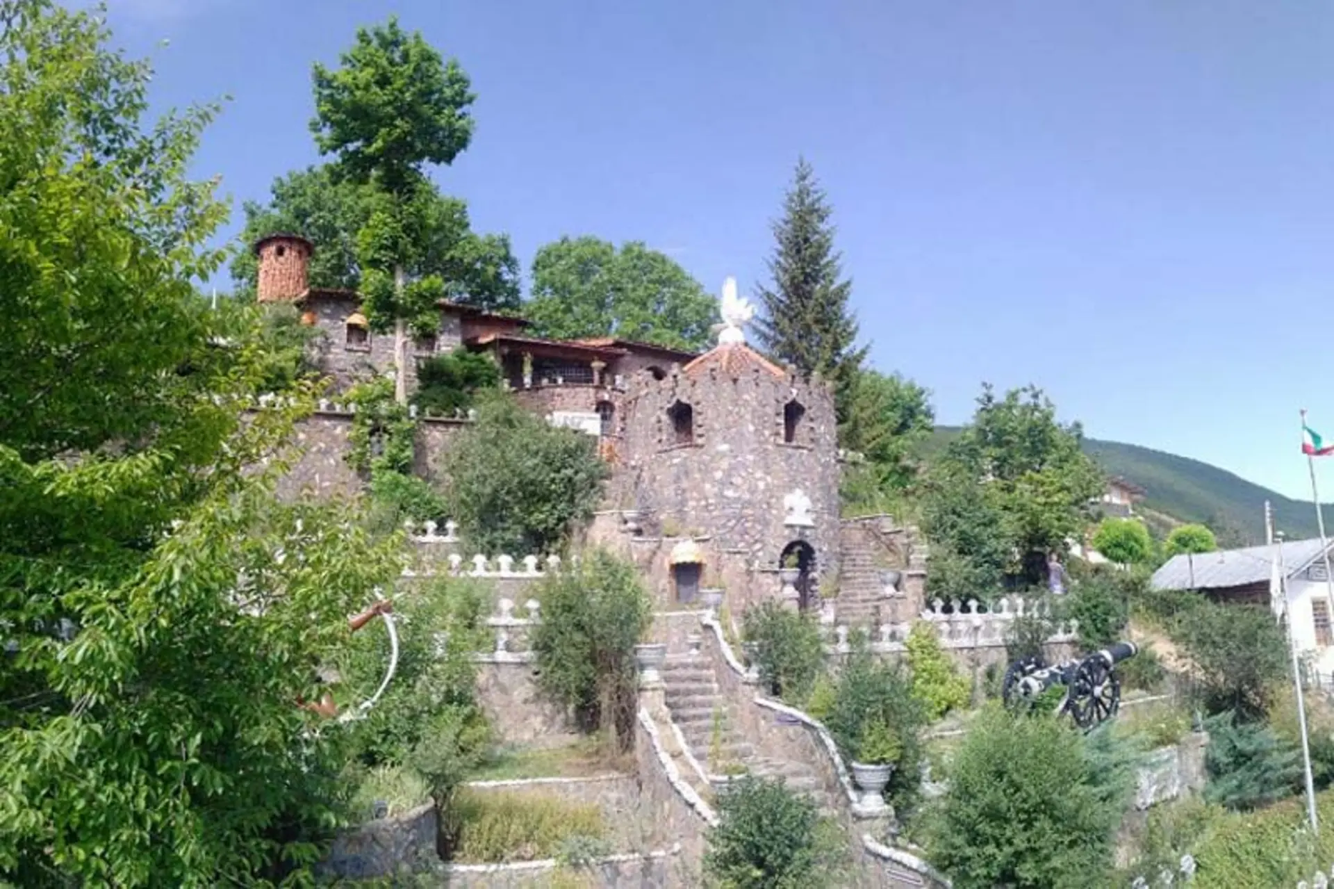 مجموعه گیاهان دارویی و باغ بوتانیک در روستای تاریخی کندلوس