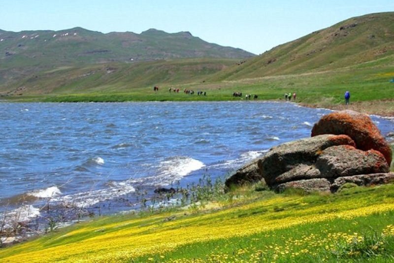 ماهیگیری قزل‌آلا در دریاچه نئور