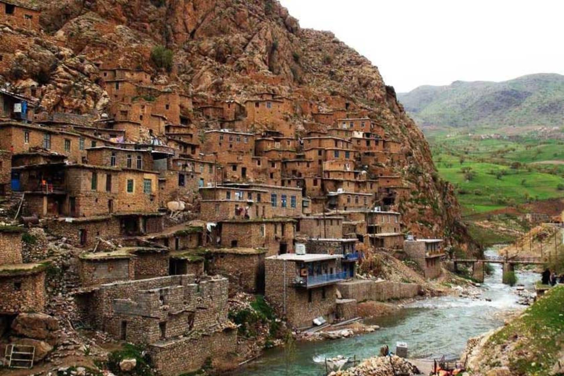 خانههای سنگی خشکچین و معماری پلکانی پالنگان