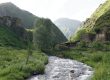 نمای کلی دهکده قلعه‌ای شاتیلی در دره رودخانه آرگونی گرجستان