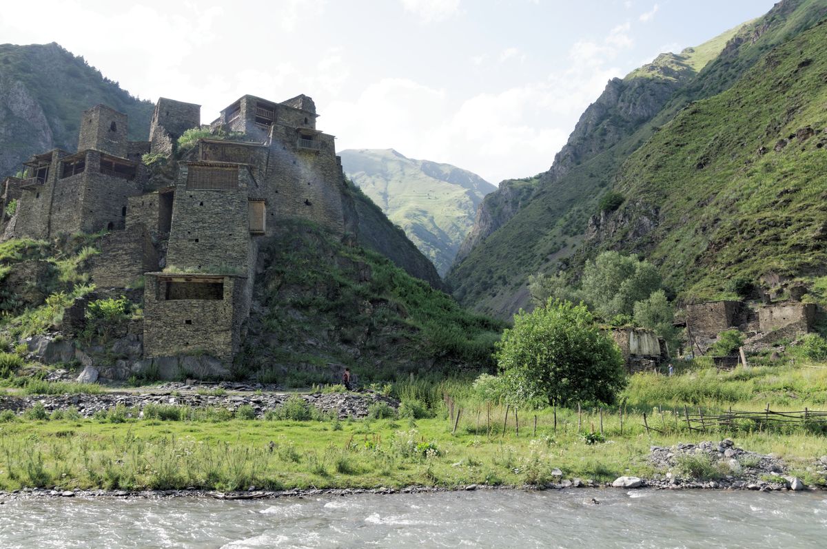 برج‌های سنگی و معماری دفاعی دهکده تاریخی شاتیلی گرجستان
