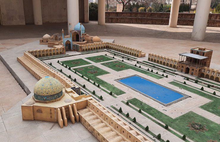 ماکت مینیاتوری میدان نقش جهان اصفهان در باغ موزه مینیاتور تهران