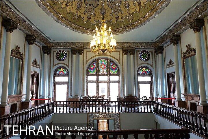 ستون‌های عمارت تیمورتاش