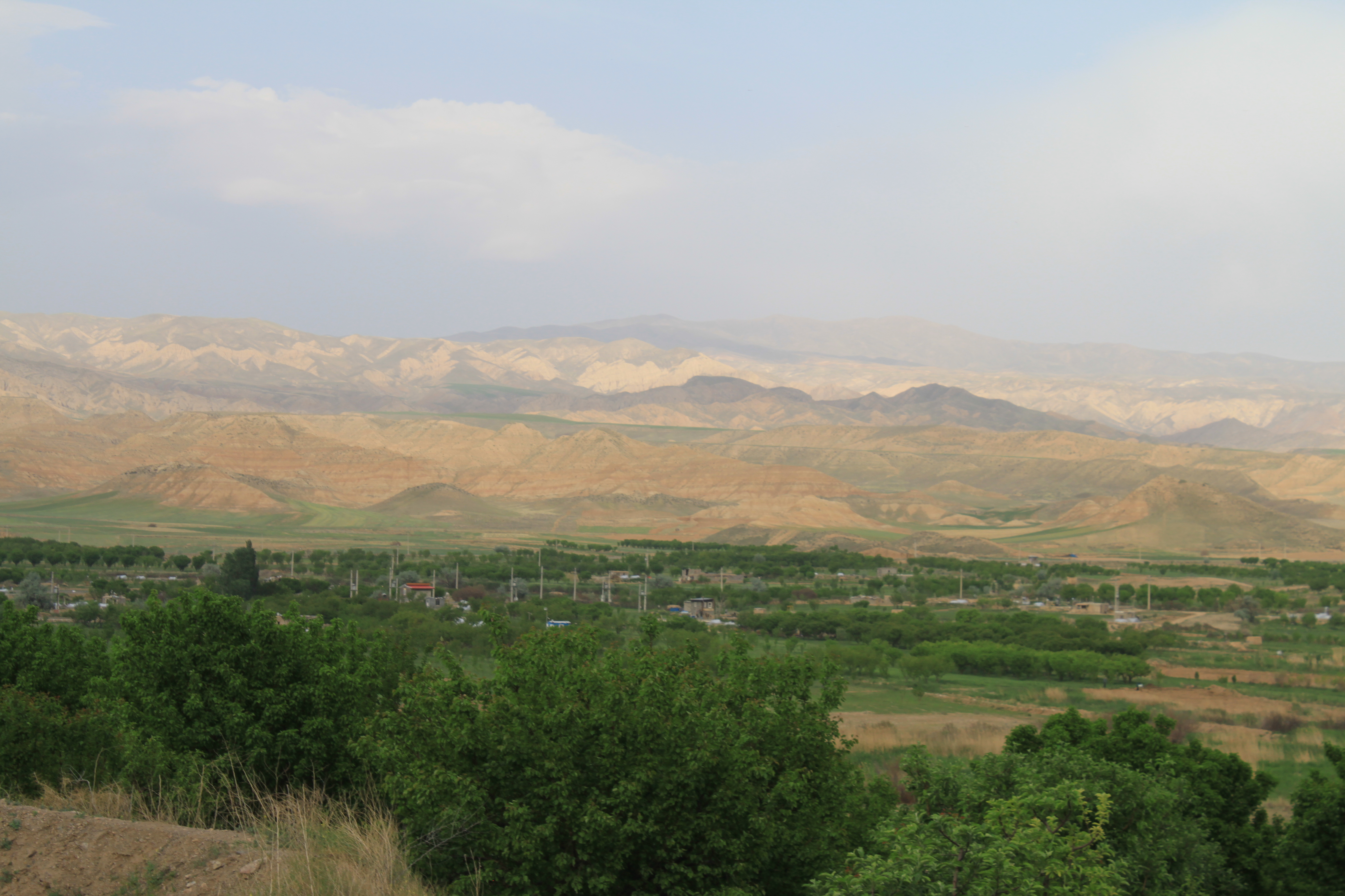 چشم انداز طبیعی اطراف قلعه بهستان ماهنشان و قزل اوزن