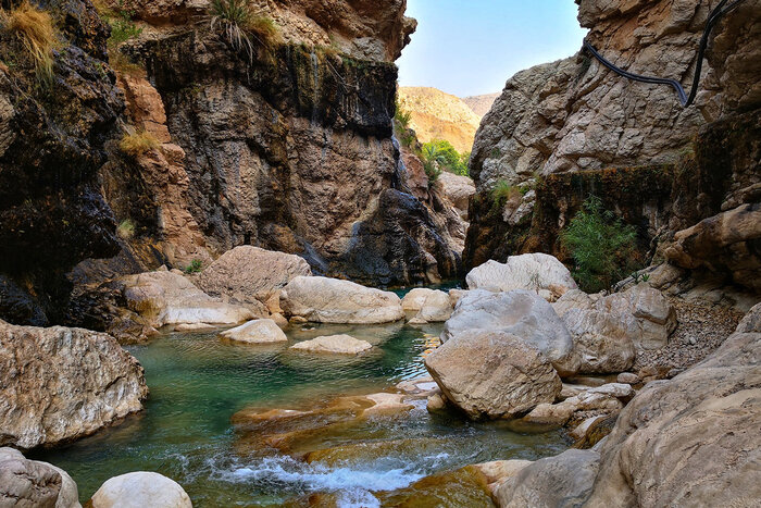 دورنمای طبیعت کوهستانی و تنگه بنو لمزان در شهرستان بندرلنگه