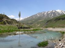 نمای کوهستان و تنگه پلور در جاده هراز