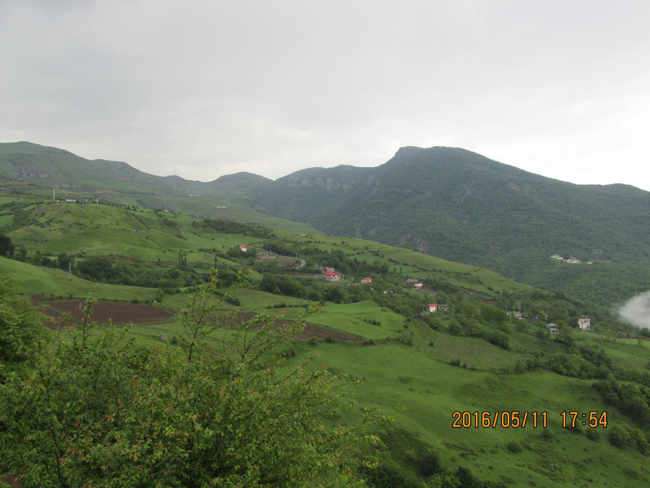 طبیعت کوهستانی و مه آلود گردنه حیران در استان اردبیل