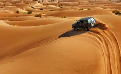 رمل‌های روان و تپه‌های شن طلایی در کویر مصر اصفهان