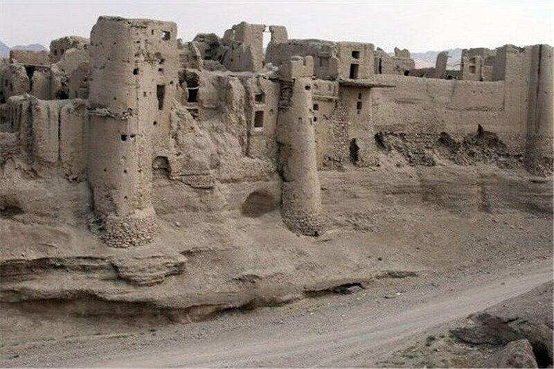 طبیعت دشت مغان و تپه باستانی اولتان در نزدیکی پارسآباد