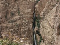 نمای باشکوه و طبقاتی آبشار پیران سرپل ذهاب در منطقه ریجاب کرمانشاه